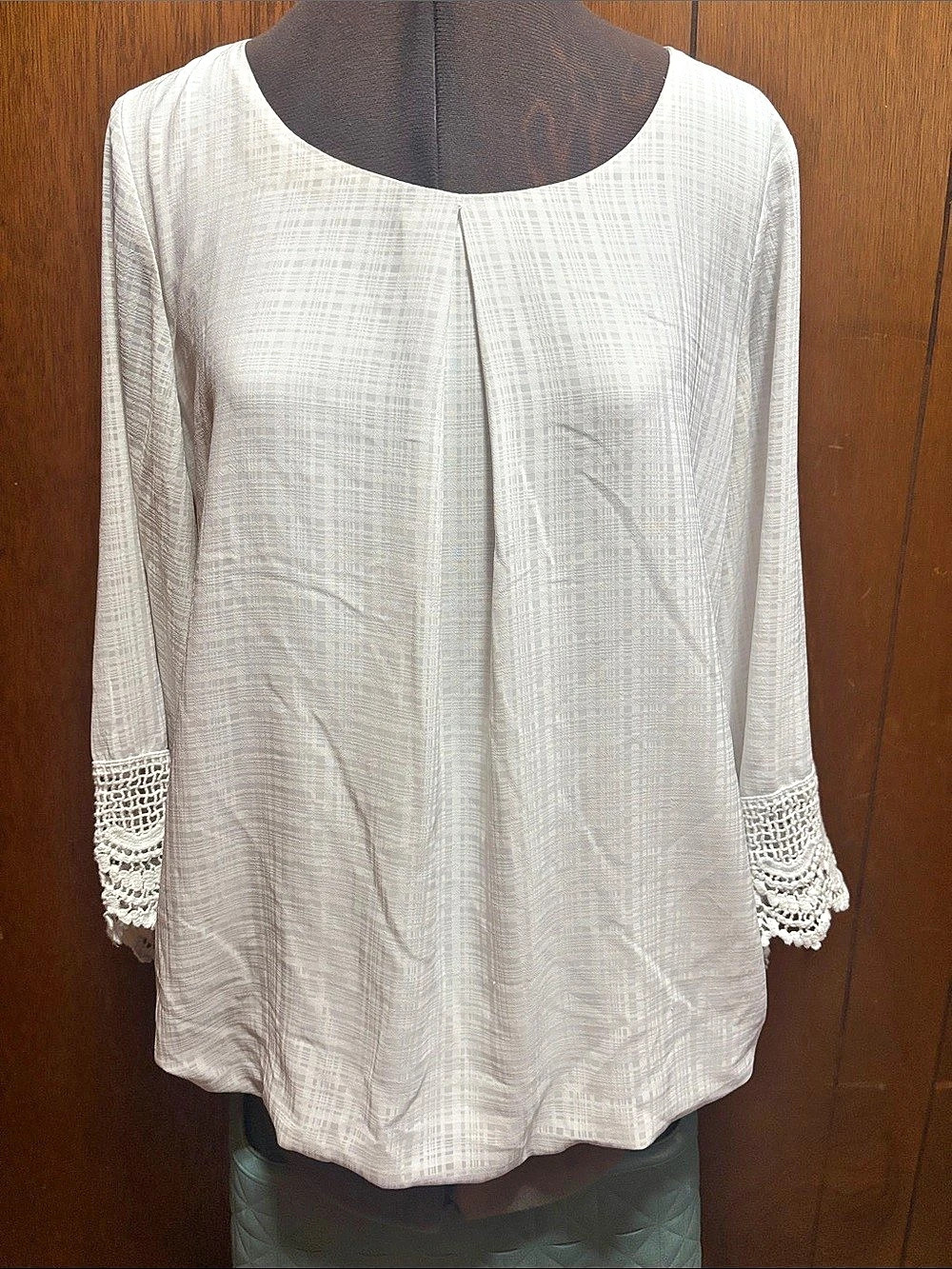 AGB Blouse in White Size Large Like New